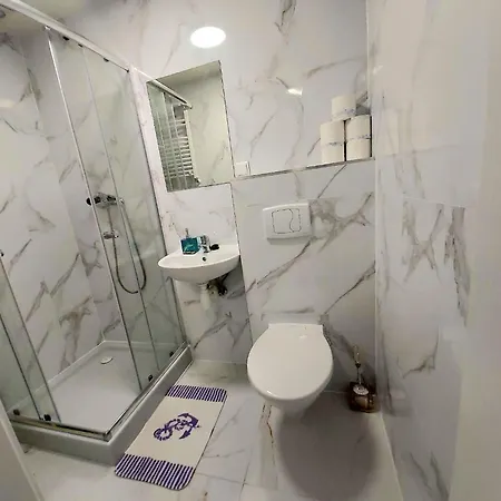 Astoria I Przy Campingu Biala Mewa Konukevi *