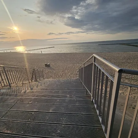 Astoria I Przy Campingu Biala Mewa Konukevi