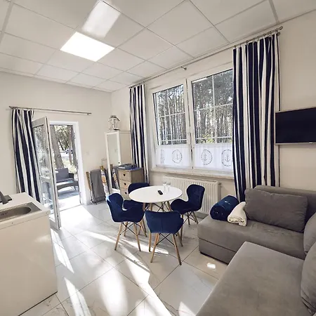 Astoria I Przy Campingu Biala Mewa Konukevi *